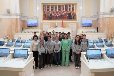 Aleksandr-Belskij-privetstvoval-mariupolskix-shkolnikov-1024x683